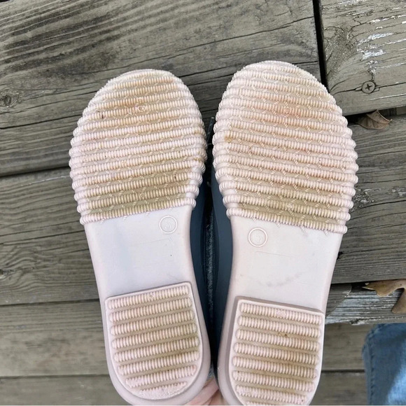 Magellan grey outdoor/rain/all weather duck shoes. Great condition!5 youth/woman - Picture 8 of 9